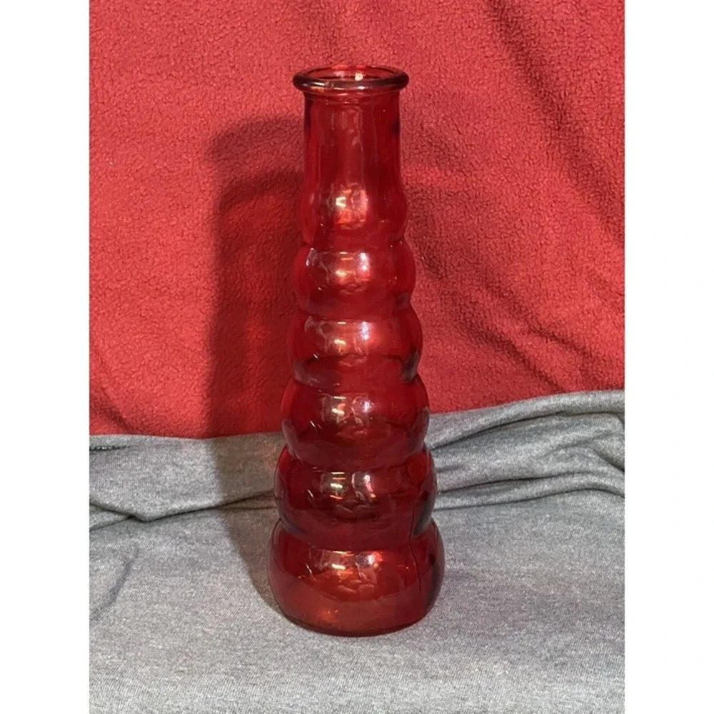 8.5 IN RED BUBBLE‎ VASE (2018)